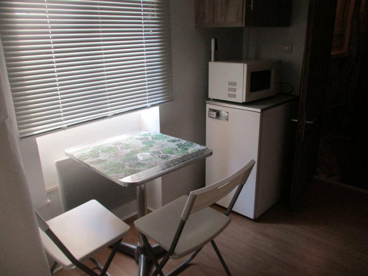 Petit Studio Apartment Lodeve Exterior photo