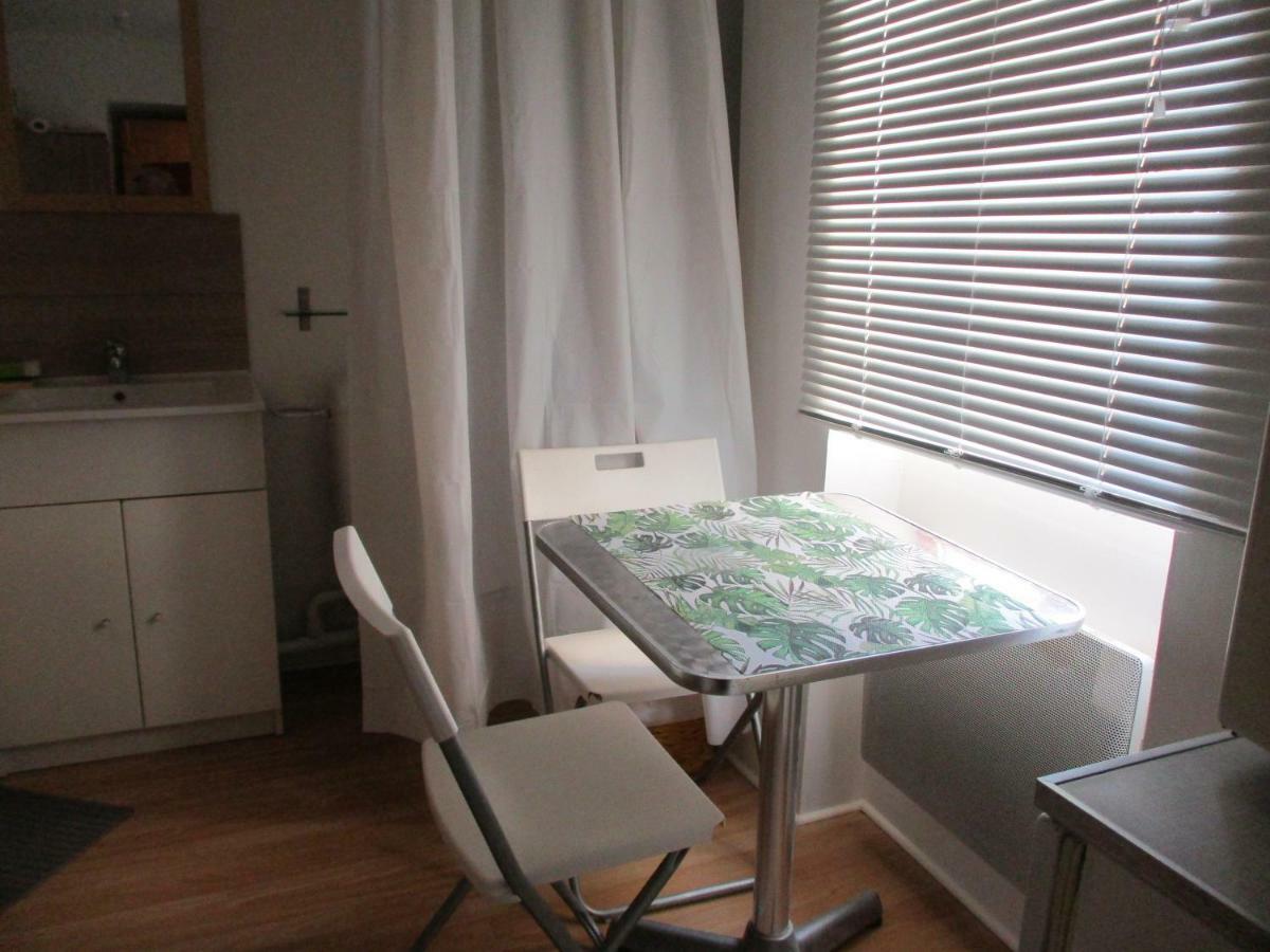 Petit Studio Apartment Lodeve Exterior photo