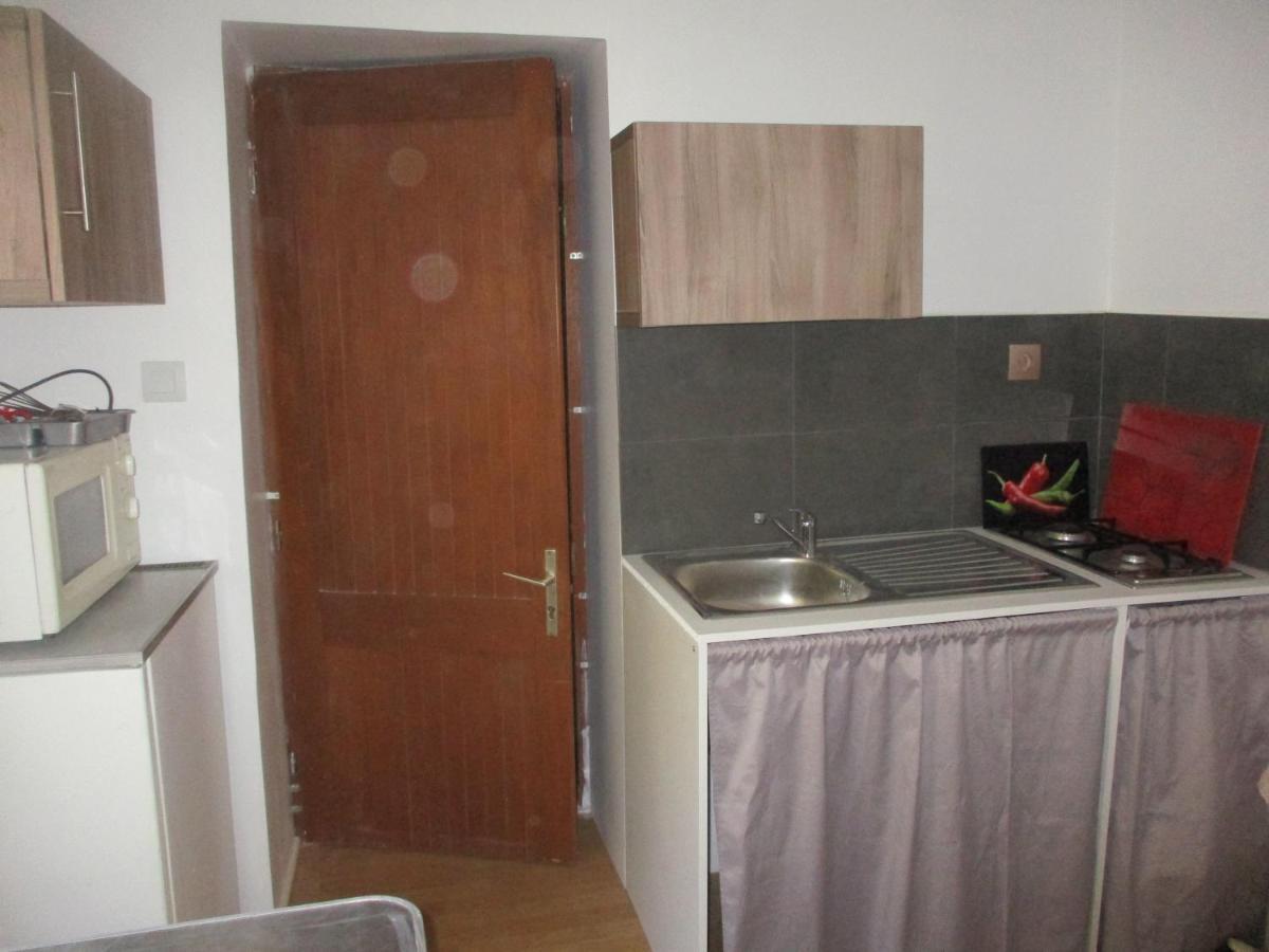 Petit Studio Apartment Lodeve Exterior photo